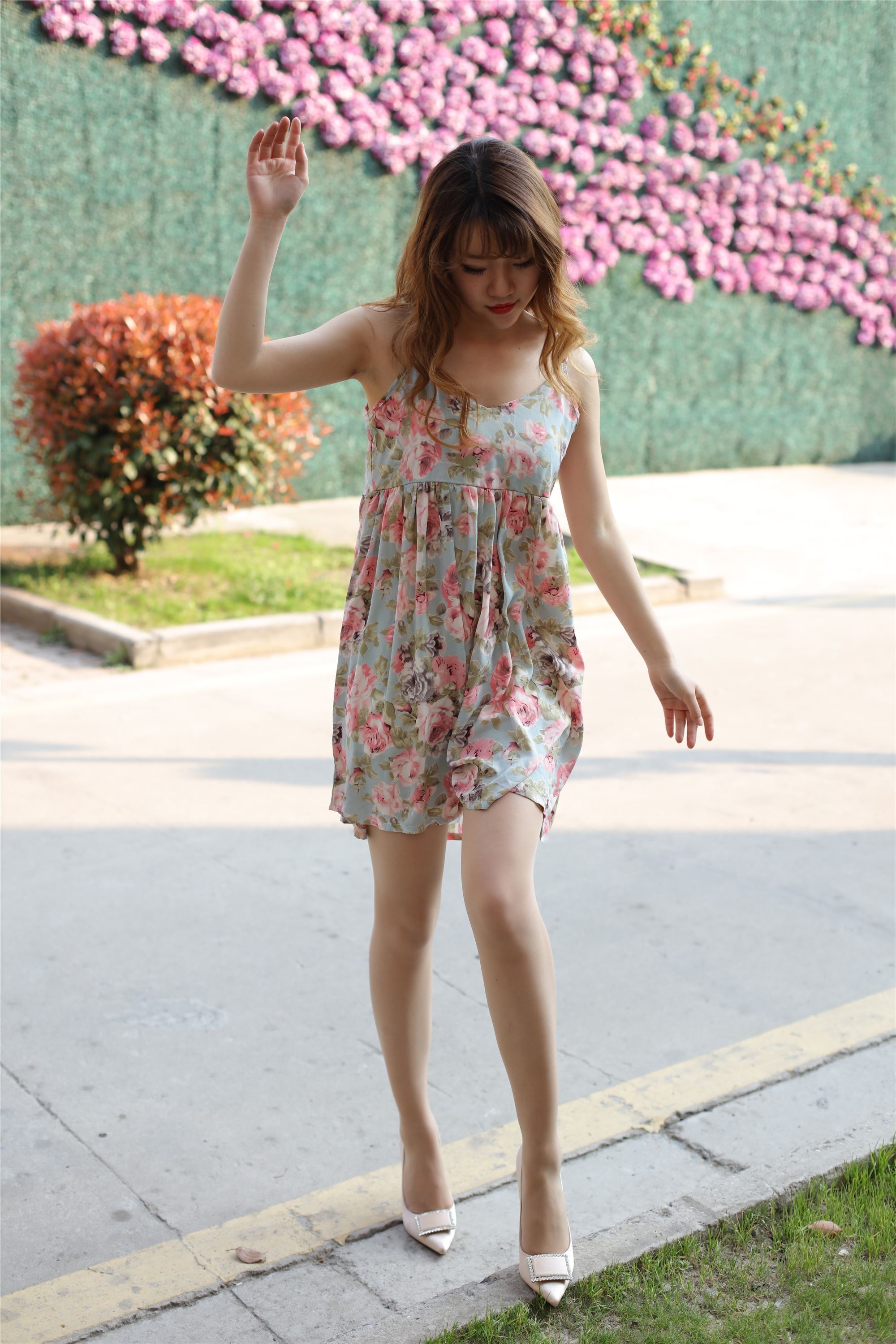 奈丝写真 NO.076 高高-花朵儿吊带裙